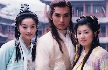 被逼和52歲富婆拍吻戲！妻子泳池出軌偷情被抓　 二婚「6年無性無愛」：別心疼他