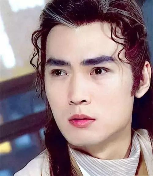 被逼和52歲富婆拍吻戲！妻子泳池出軌偷情被抓　 二婚「6年無性無愛」：別心疼他