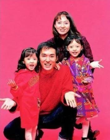 被逼和52歲富婆拍吻戲！妻子泳池出軌偷情被抓　 二婚「6年無性無愛」：別心疼他