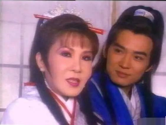 被逼和52歲富婆拍吻戲！妻子泳池出軌偷情被抓　 二婚「6年無性無愛」：別心疼他
