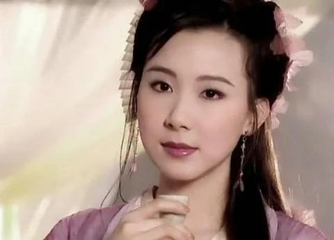 被逼和52歲富婆拍吻戲！妻子泳池出軌偷情被抓　 二婚「6年無性無愛」：別心疼他