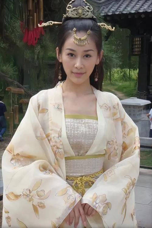 被逼和52歲富婆拍吻戲！妻子泳池出軌偷情被抓　 二婚「6年無性無愛」：別心疼他
