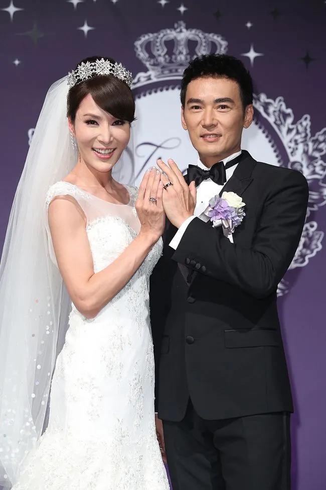 被逼和52歲富婆拍吻戲！妻子泳池出軌偷情被抓　 二婚「6年無性無愛」：別心疼他