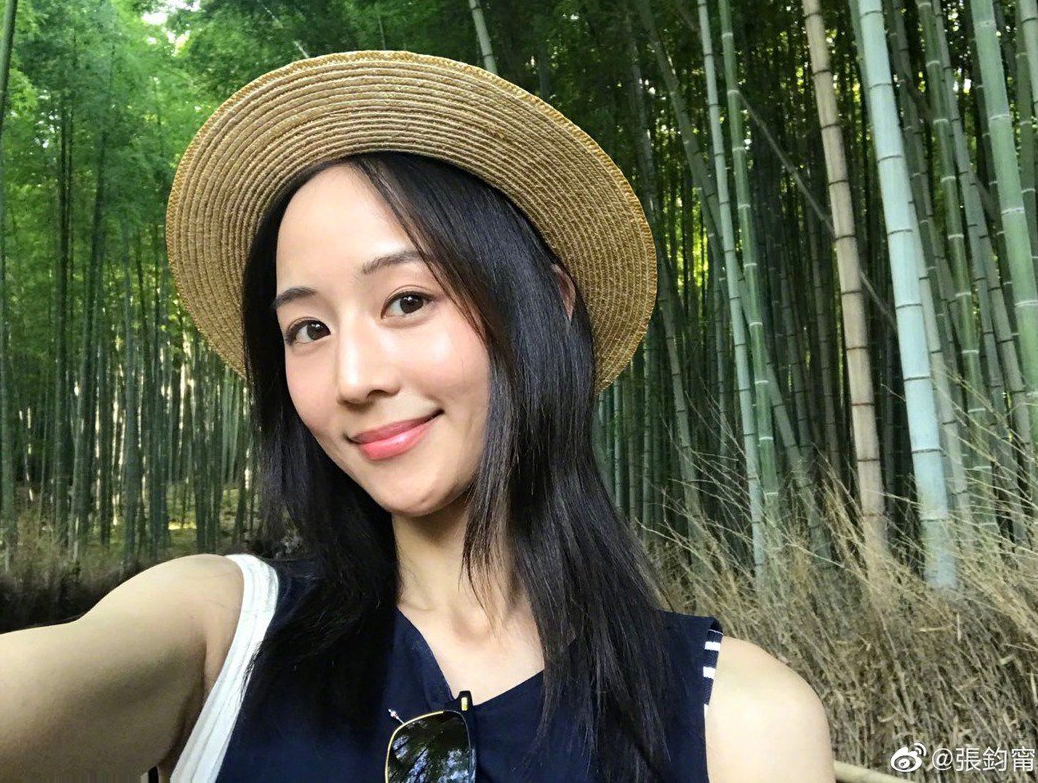 風波後現身顯憔悴！張鈞甯「說台灣是國家」被中國算賬　媽媽硬氣發文：「不要勉強，不適應就回來」