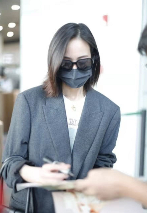 風波後現身顯憔悴！張鈞甯「說台灣是國家」被中國算賬　媽媽硬氣發文：「不要勉強，不適應就回來」
