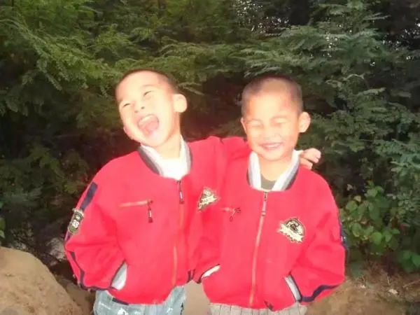 連人生都複製！雙胞胎兄弟「考上同間大學」連分數都一樣　「意外得知錄取同科系」像到眾人分不清