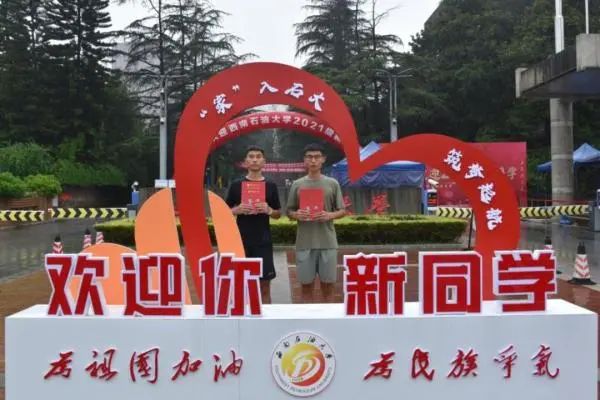 連人生都複製！雙胞胎兄弟「考上同間大學」連分數都一樣　「意外得知錄取同科系」像到眾人分不清