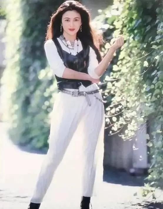小11歲弟弟近照超帥！幼時玩火險喪命「被關之琳救出」　姐姐59歲仍單身「有望得20億財產」