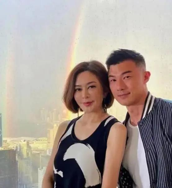 小11歲弟弟近照超帥！幼時玩火險喪命「被關之琳救出」　姐姐59歲仍單身「有望得20億財產」