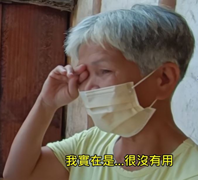 屋頂都塌了！阿嬤淚訴「挖金沒路用」6口擠50年破房　好心人不捨「蓋新家直接入住」：免再怕漏雨颳風