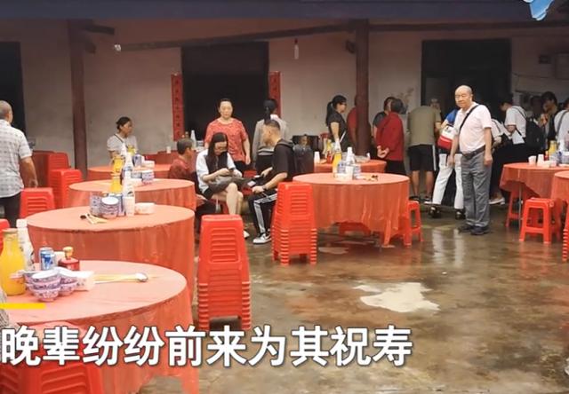 家有一老如有一寶！長壽嬤「喜迎121歲生日」小動作好可愛　場面超溫馨「6代同堂齊祝壽」網讚：太有福氣