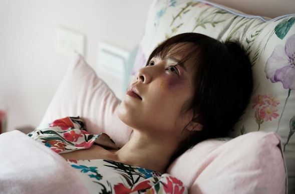 千金變落魄人妻！《俗女》嘉玲表姊「痛揭破碎婚」墨鏡摘掉好心疼　天心戲外曝「異國婚現況」羨煞粉絲