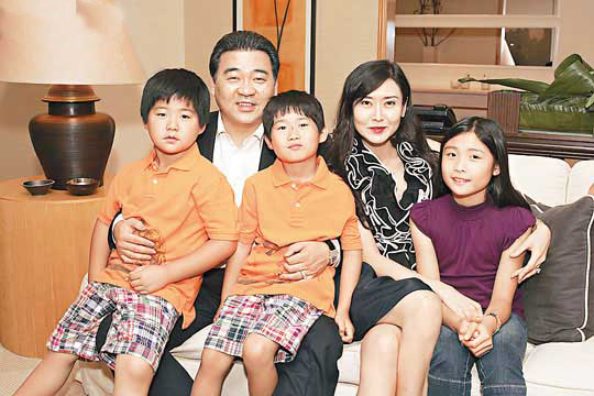 24歲以艷星成名！29歲嫁豪門「被婆婆趕出家門」　53歲「老公破產」她不離不棄