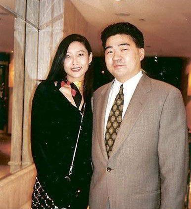 24歲以艷星成名！29歲嫁豪門「被婆婆趕出家門」　53歲「老公破產」她不離不棄