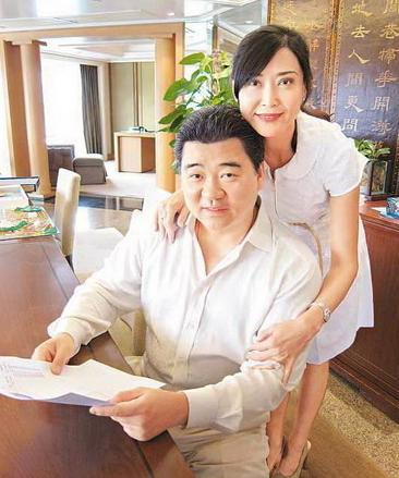 24歲以艷星成名！29歲嫁豪門「被婆婆趕出家門」　53歲「老公破產」她不離不棄