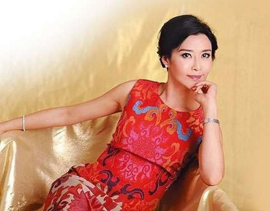 24歲以艷星成名！29歲嫁豪門「被婆婆趕出家門」　53歲「老公破產」她不離不棄