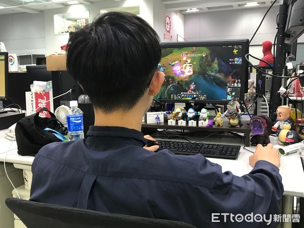 答對可以去網咖！媽媽出題「5加8等於幾」他秒答13卻錯了　網愣回「看3次才知正解」：套路太深