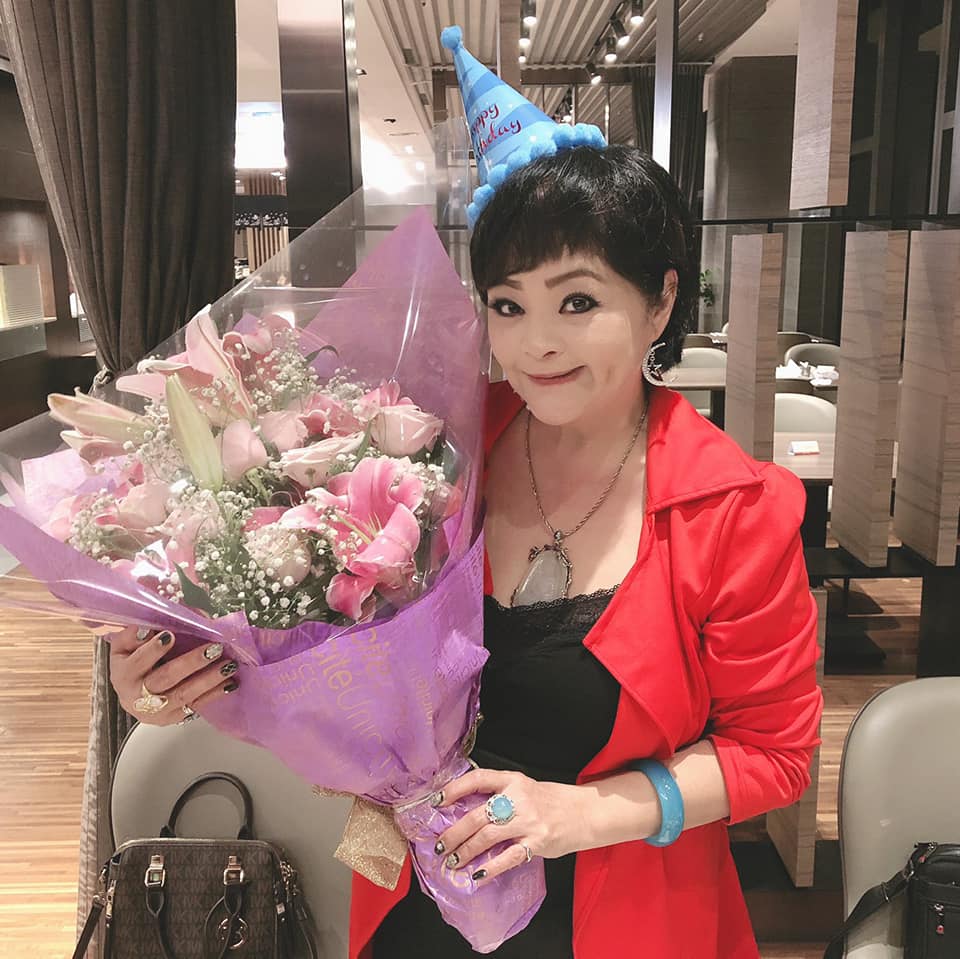 義氣相挺！資深女星大方「借好友百萬」有去無回　15年後「對方突回來」她一看感動哭了