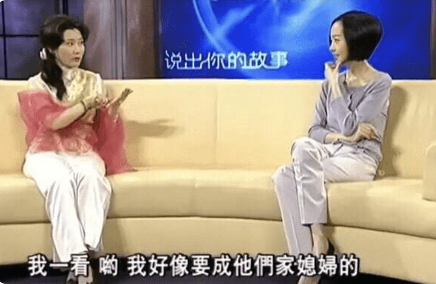 5歲被母親拋棄！父親為她「終身未再娶」　和初戀結婚33年「依舊氣質不俗」