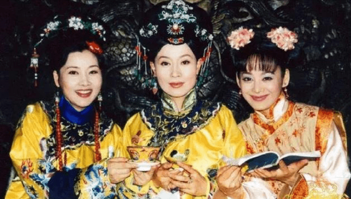 5歲被母親拋棄！父親為她「終身未再娶」　和初戀結婚33年「依舊氣質不俗」