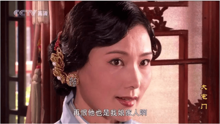 5歲被母親拋棄！父親為她「終身未再娶」　和初戀結婚33年「依舊氣質不俗」