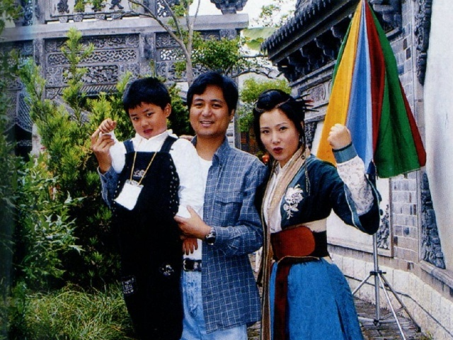 5歲被母親拋棄！父親為她「終身未再娶」　和初戀結婚33年「依舊氣質不俗」