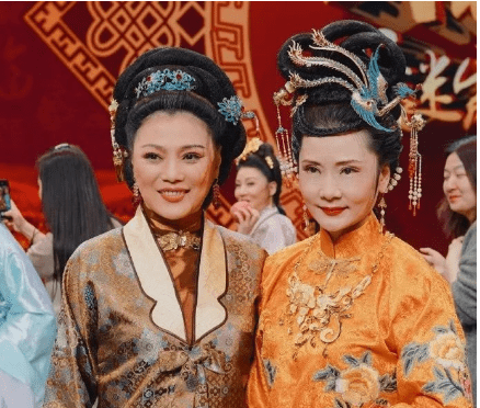 5歲被母親拋棄！父親為她「終身未再娶」　和初戀結婚33年「依舊氣質不俗」