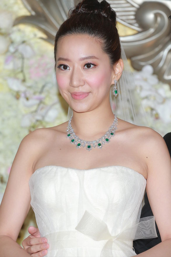 姐夫是甄子丹！她從模特「嫁入百億豪門」收8億聘禮　3年生3子「掌握繼承權」
