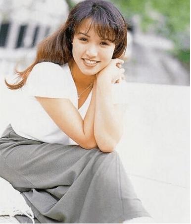 曾一曲成名！29歲嫁「金利來太子」41歲遭背叛搬出豪門　48歲「獨自養2子」重新復出