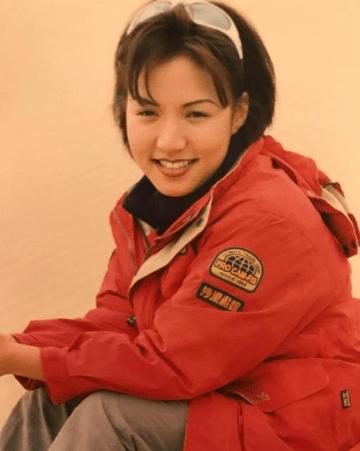 曾一曲成名！29歲嫁「金利來太子」41歲遭背叛搬出豪門　48歲「獨自養2子」重新復出