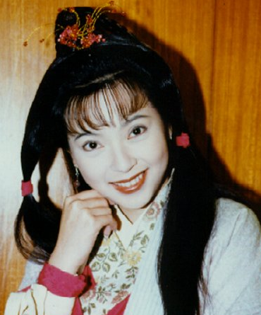 被稱最美郭芙！29歲嫁入豪門「36歲迷倒80億太子爺」　2度豪門夢碎「50歲近照臉變形」顯落魄
