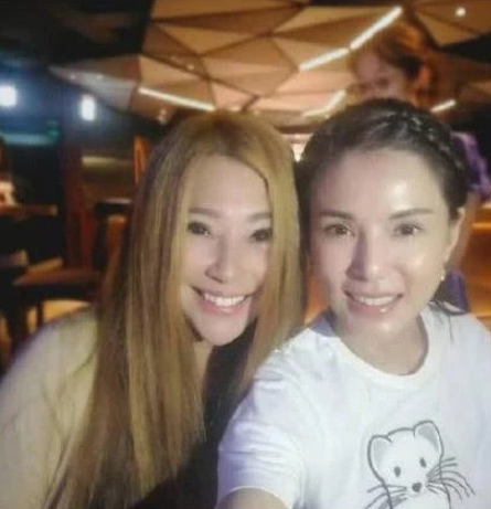 被稱最美郭芙！29歲嫁入豪門「36歲迷倒80億太子爺」　2度豪門夢碎「50歲近照臉變形」顯落魄