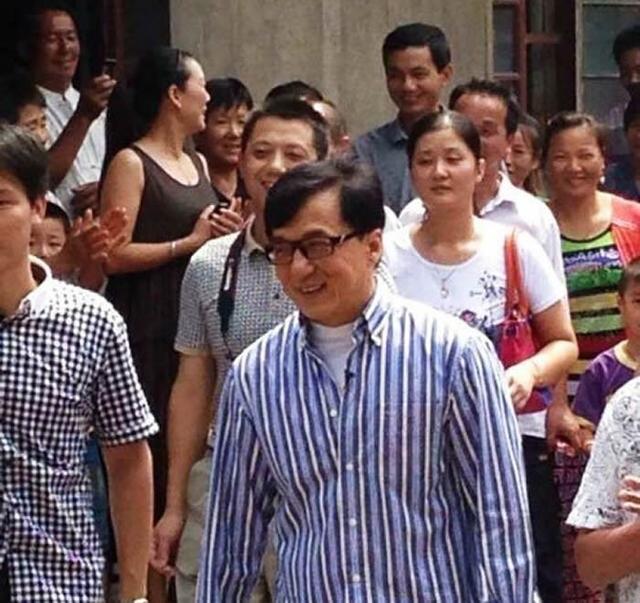 他是成龍「同父異母的大哥」！10歲時被父親拋棄　73歲才「見到明星弟弟」：我不要他的錢