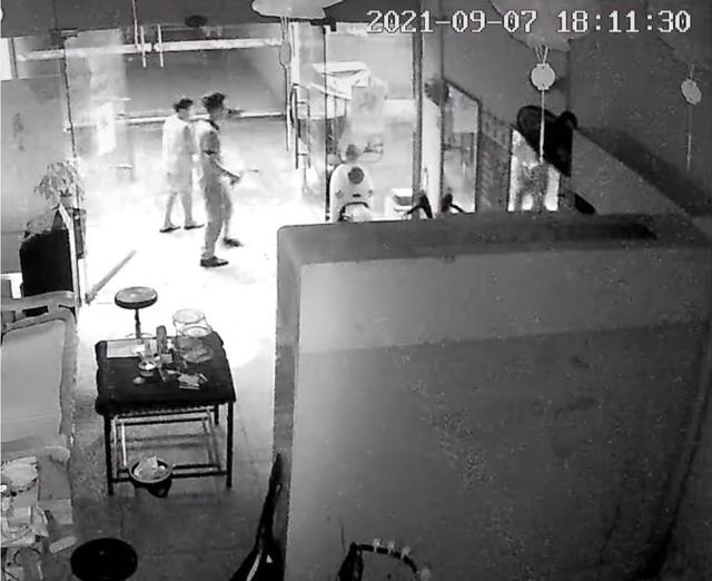 叔叔能送我回家嗎？男孩跑到理髮廳求助「老闆一陣沉默」　下秒起身「超霸氣暖舉」網讚爆