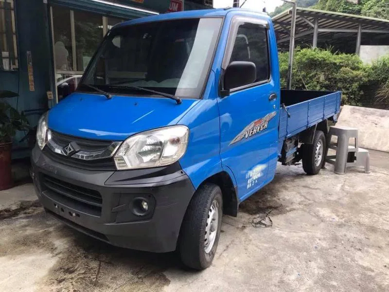 長知識了！他好奇發財小貨車「為什麼都是藍色？」　專家出面解答「原來大有用處」：其它顏色辦不到