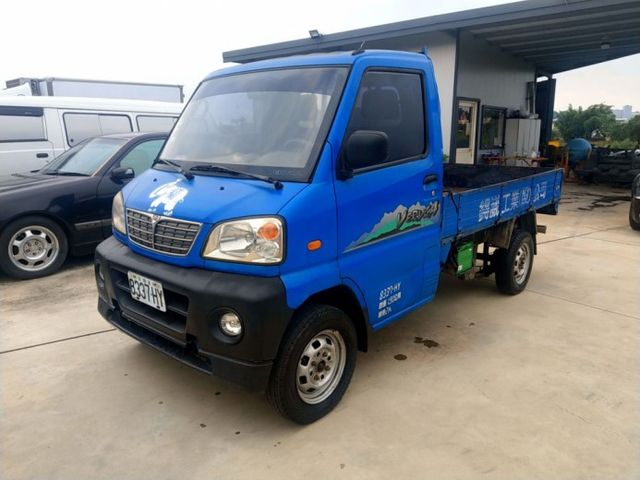 長知識了！他好奇發財小貨車「為什麼都是藍色？」　專家出面解答「原來大有用處」：其它顏色辦不到