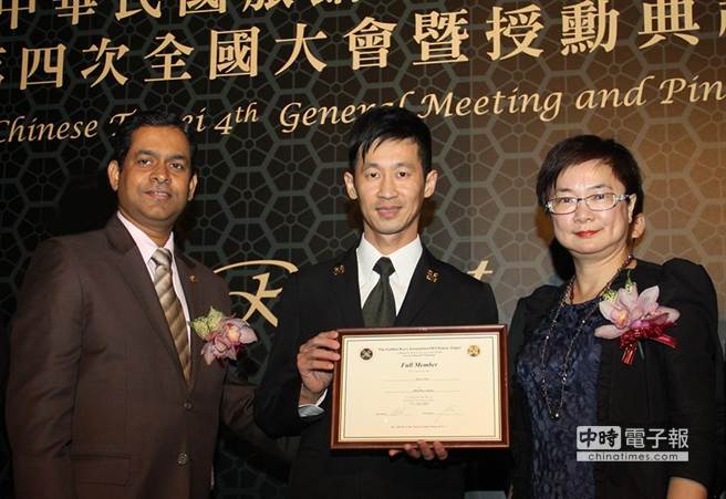 飯店服務生胸前掛金鑰匙！她一查嚇傻「巧遇全球認證頂級菁英」背後來頭不小　「超狂認證門檻曝光」：會3國語言是基本