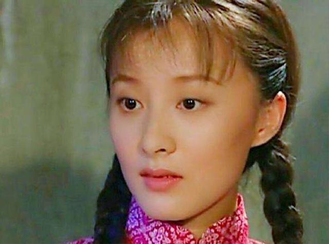 瓊瑤劇「可雲」！當紅時隱退「嫁大7歲老公」　46歲和「17歲女兒似姐妹」保養超好
