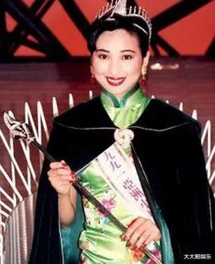 28歲嫁入豪門生3子！替夫還債後反被拋棄　51歲再嫁「小20歲富二代」活成美魔女 