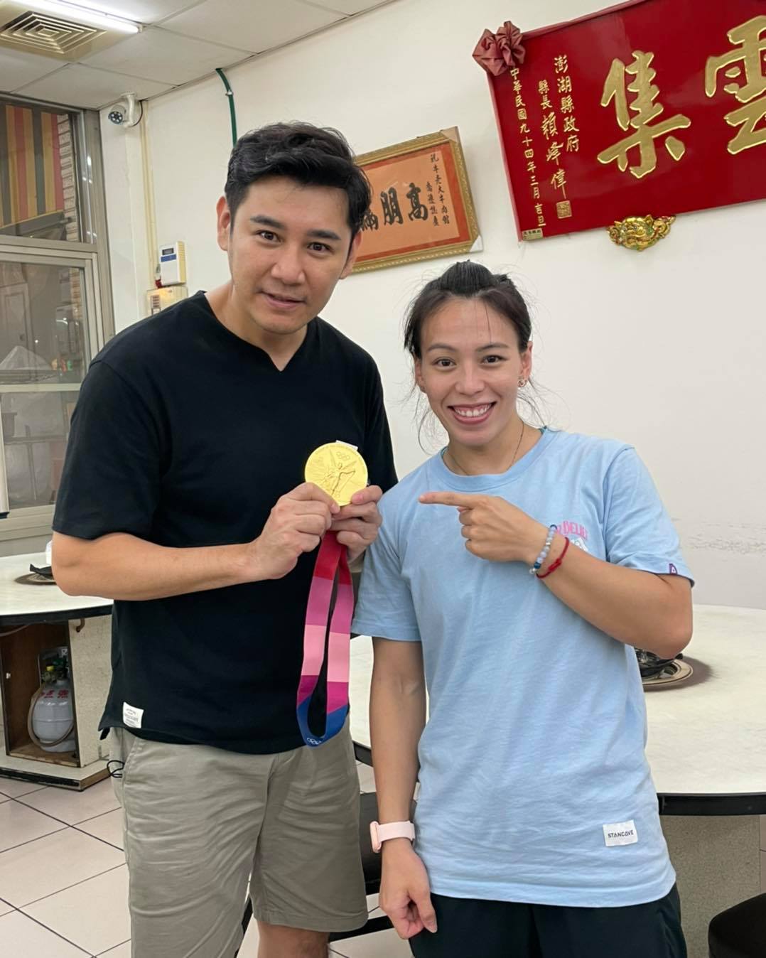 為戲下足功夫！陳熙鋒加盟《黃金歲月》謝京穎喜喊：爸爸終於出現　「圓夢偶像」同台飆戲：真的很欣賞她