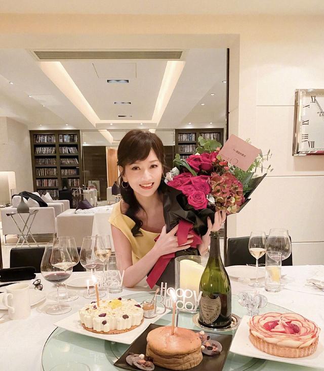 68歲逆齡像34歲！最美女星罕開金嗓「根本吃了防腐劑」　「一身仙氣飄飄」美貌震撼全網