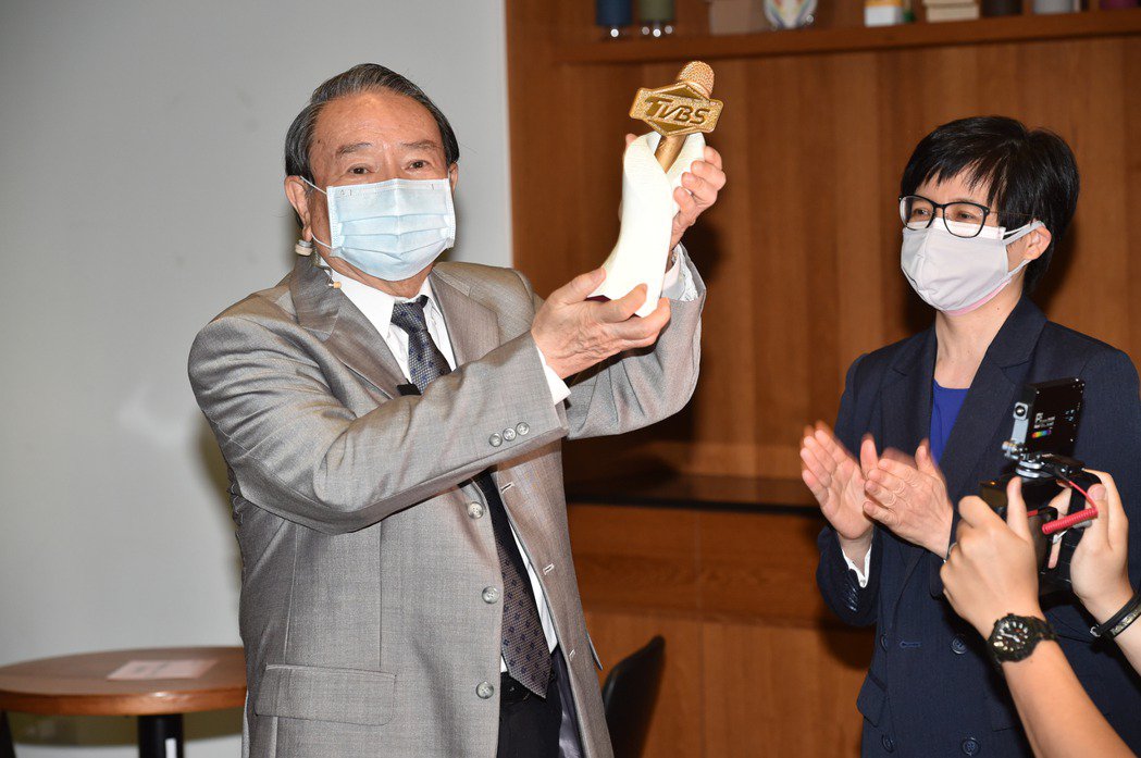 500個颱風天沒回家！任立渝「獲特別貢獻獎」私下屢次婉拒　「態度一貫謙虛」76歲退休現況曝光