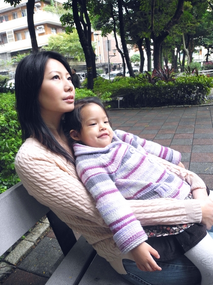 自責到不行！丁寧突暴走「體罰2歲女兒」被老公制止　「恢復理智後」痛哭反省：活成最不想要的樣子
