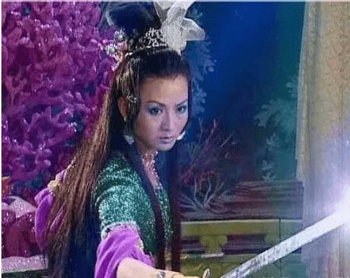 可憐的香妃！26歲爆紅「28歲意外離開」　父親殉職哥哥患絕症辭世「母親現狀惹人憐」