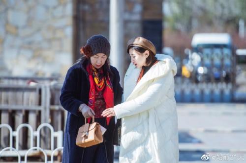 和凖婆婆上街買菜！她有事先回家「我到藥店買了包口罩」　店主：「姑娘，婚姻要慎重」我收拾行李離開