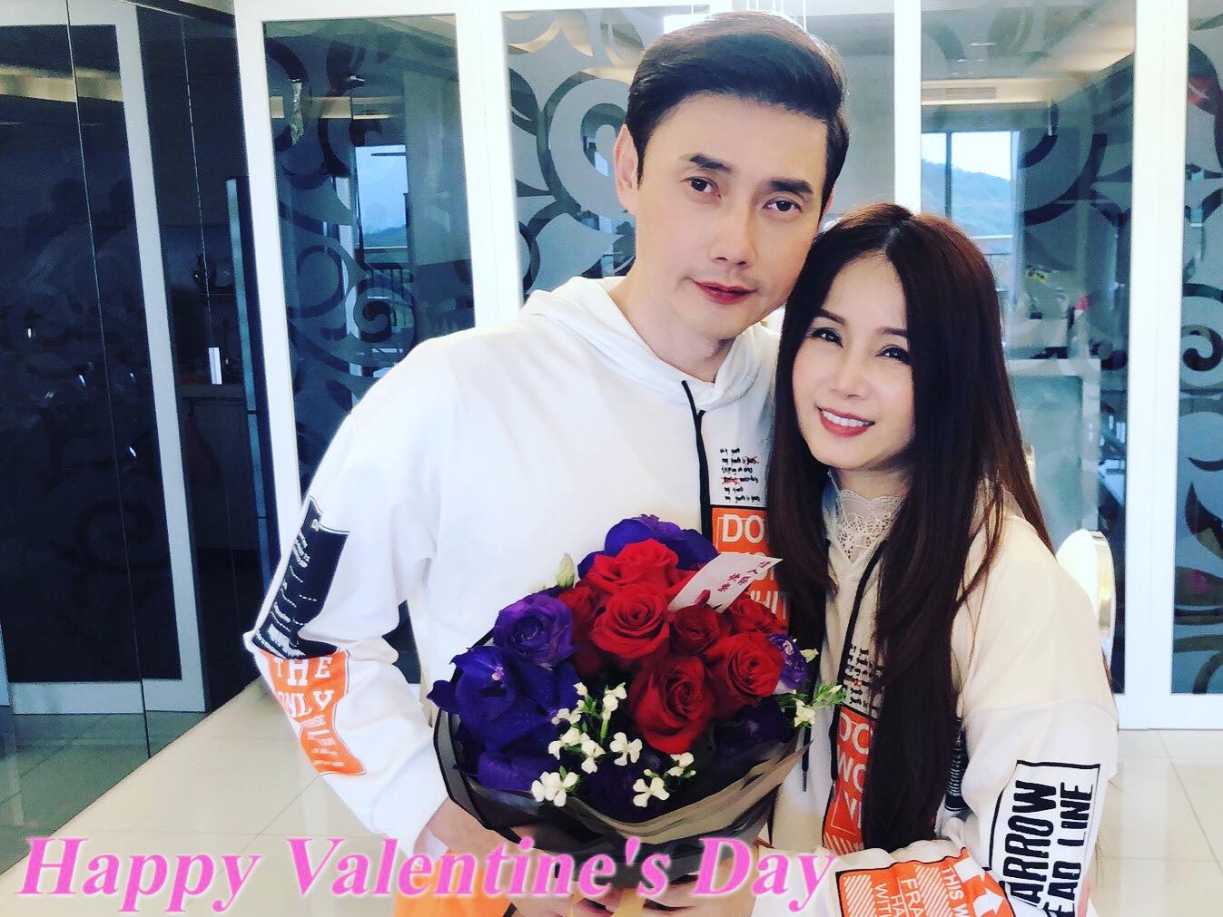 寵妻不手軟！包偉銘慶結婚6年「獻上2克拉鑽戒」套緊愛妻　提前1個月安排「三天兩夜驚喜不斷」她感動到哭