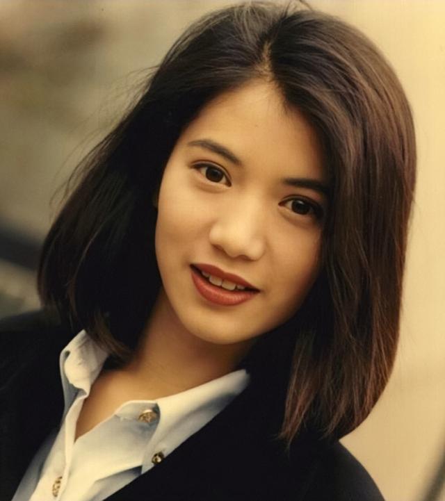 19歲成港姐冠軍！24歲惹怒成龍被「雪封」　結婚當天被富商通訊丈夫：「你老婆曾被我包養過」