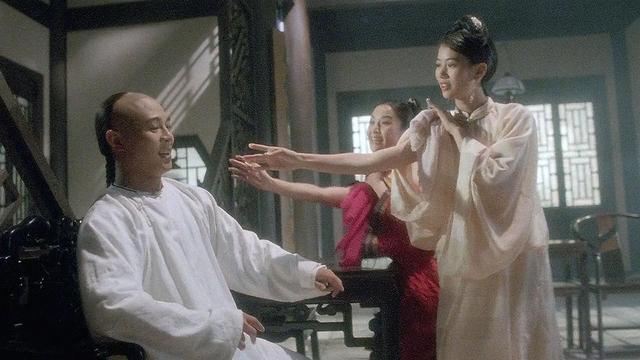 19歲成港姐冠軍！24歲惹怒成龍被「雪封」　結婚當天被富商通訊丈夫：「你老婆曾被我包養過」