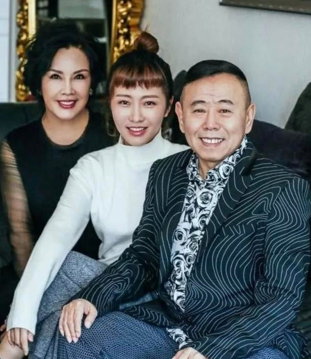 陪住女廁所8年！成名後卻被嫌「是糟糠之妻」　設局2年「讓丈夫醒悟」含淚改過