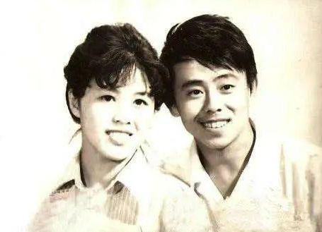 陪住女廁所8年！成名後卻被嫌「是糟糠之妻」　設局2年「讓丈夫醒悟」含淚改過